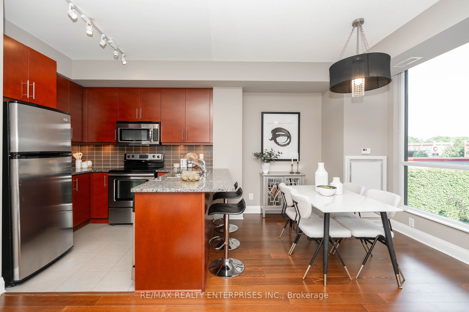 1 Hurontario St, #218