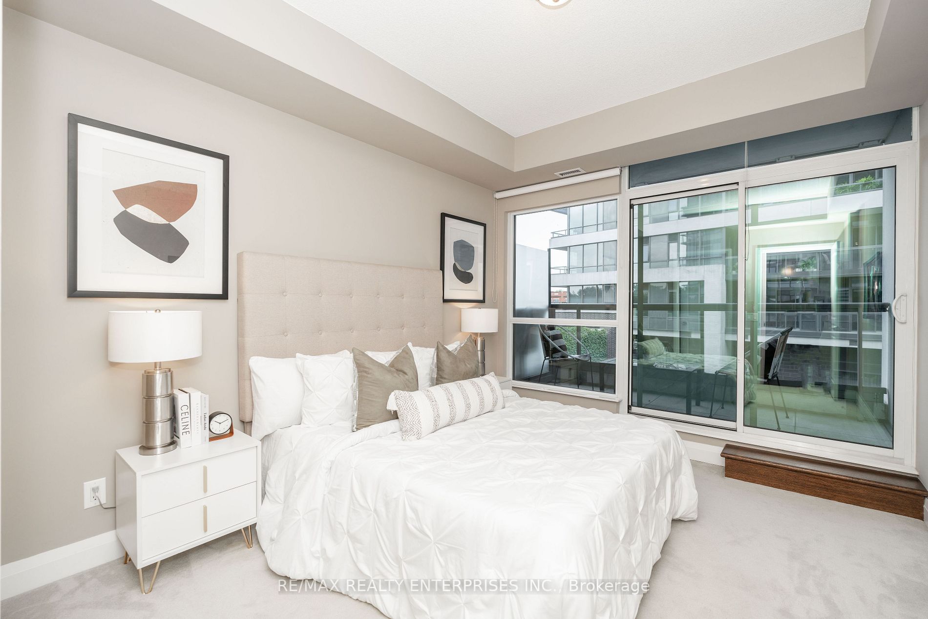 1 Hurontario St, #218