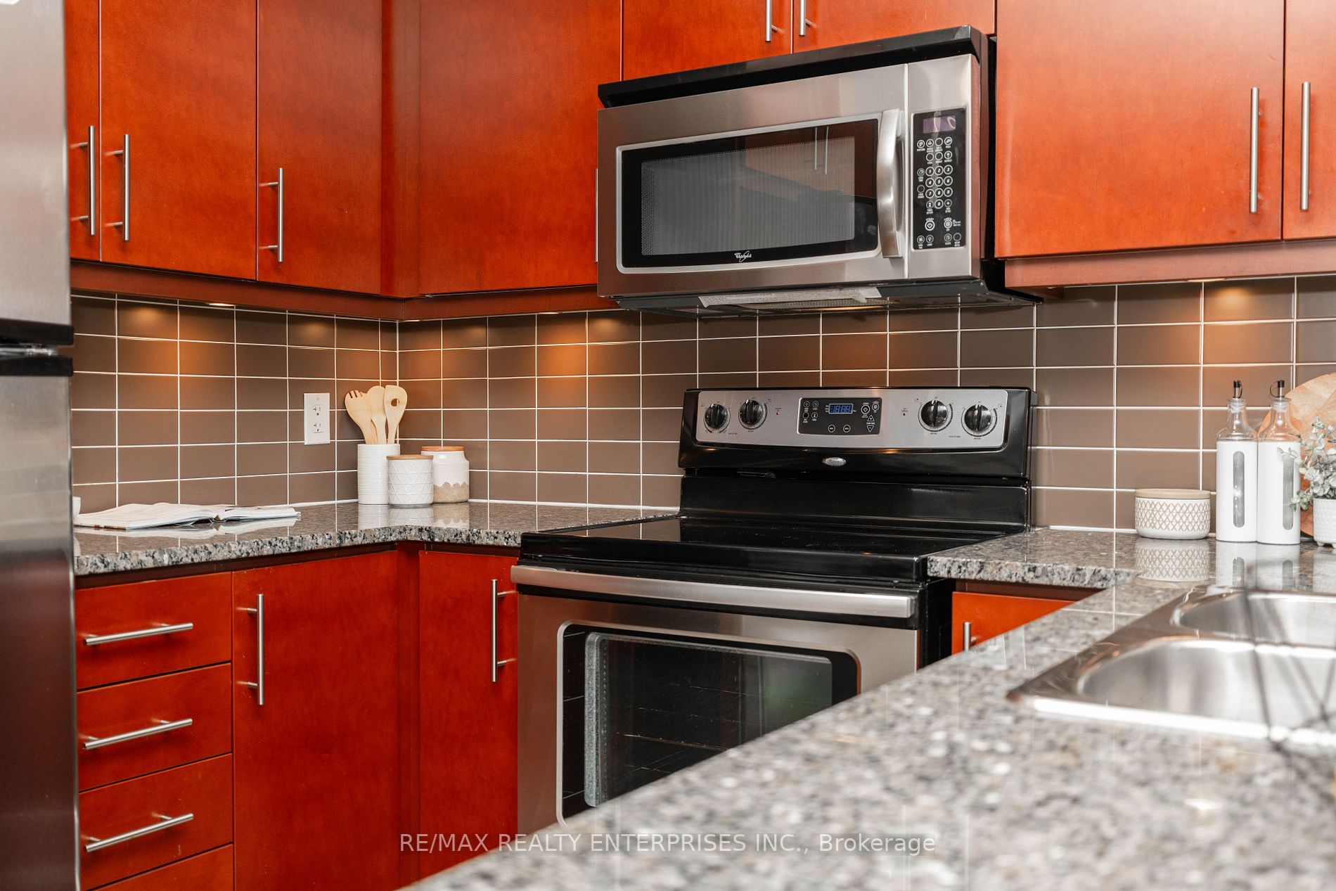 1 Hurontario St, #218