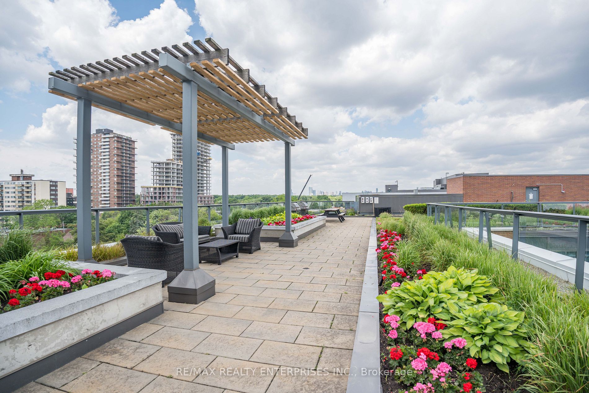 1 Hurontario St, #218