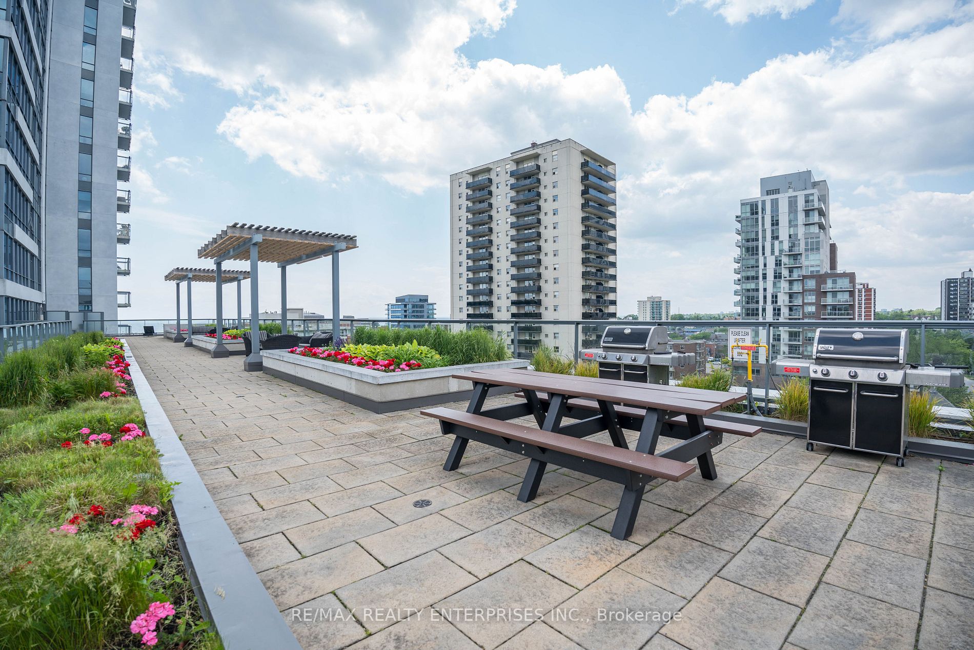 1 Hurontario St, #218