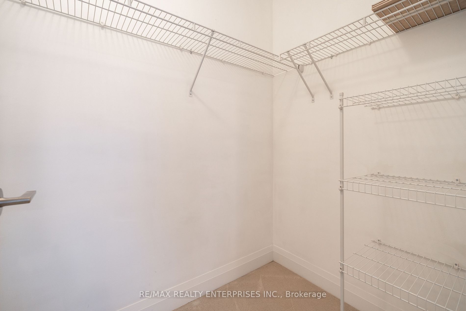 1 Hurontario St, #218