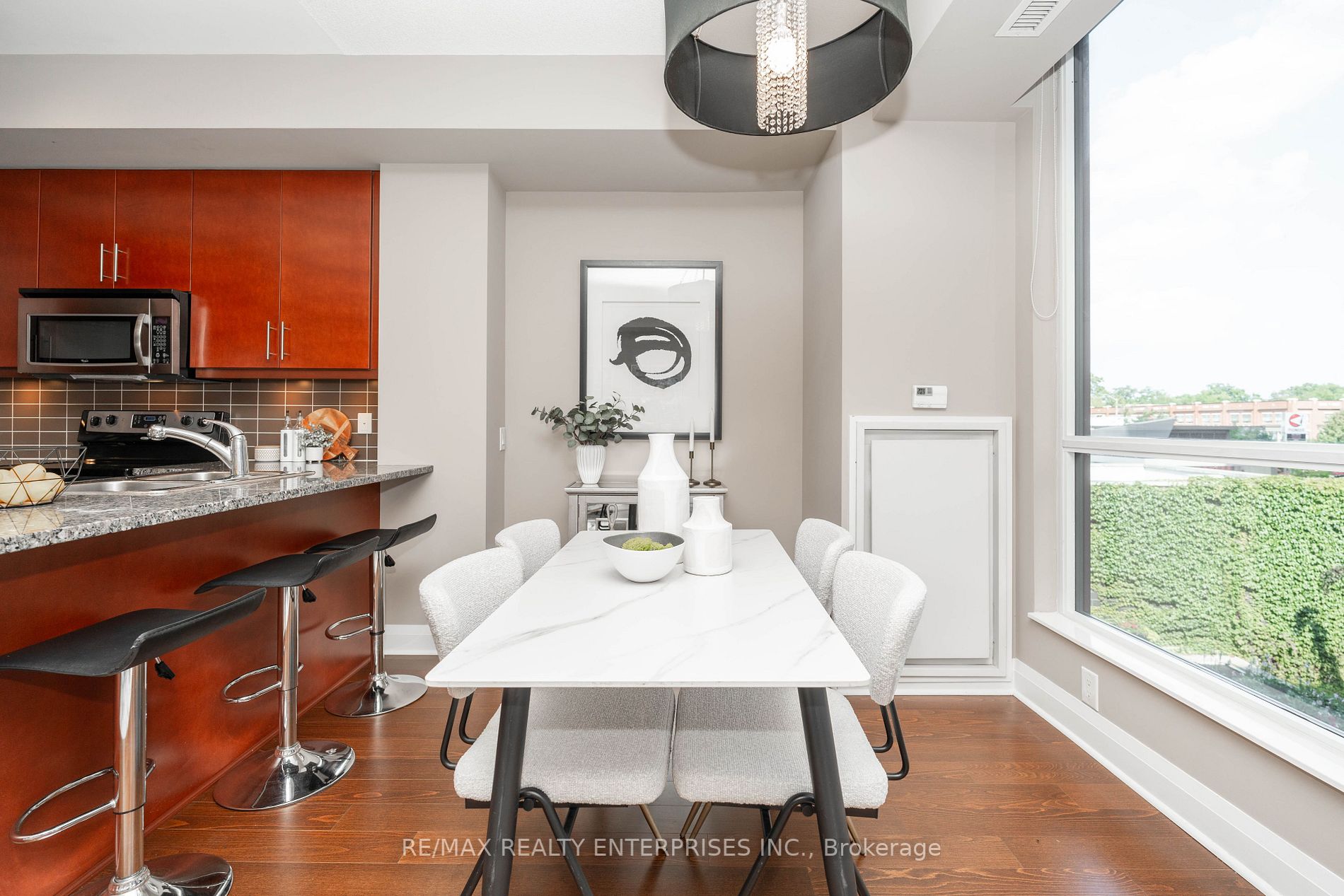 1 Hurontario St, #218