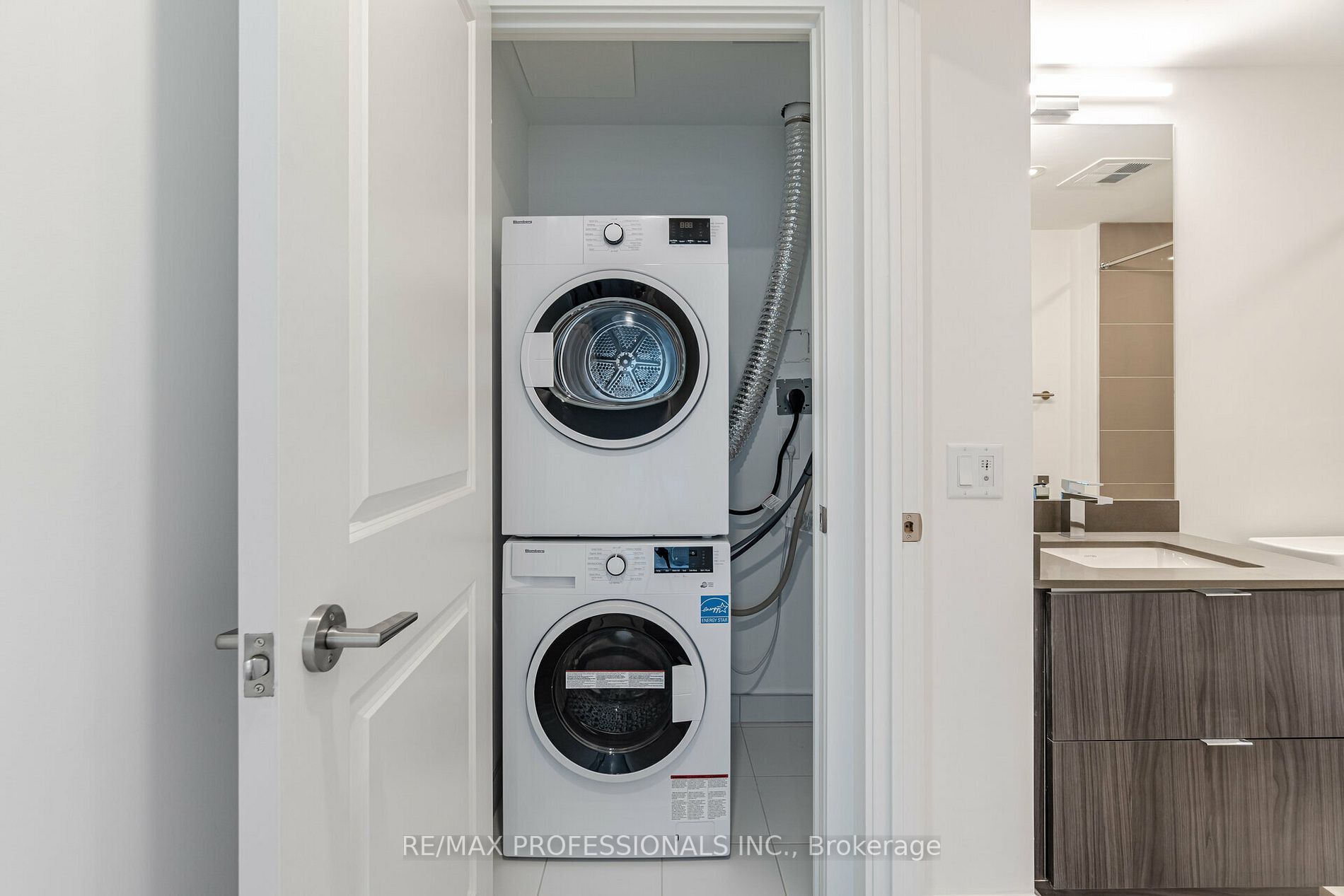 395 Bloor St E, #4001