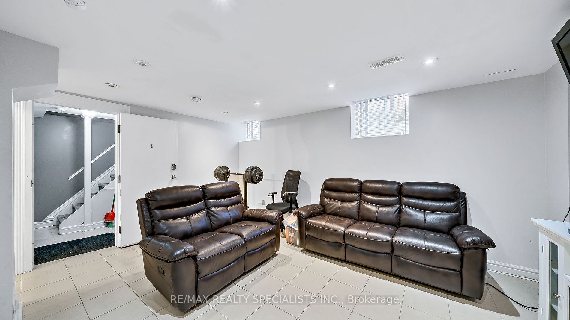 36 Smye Crt