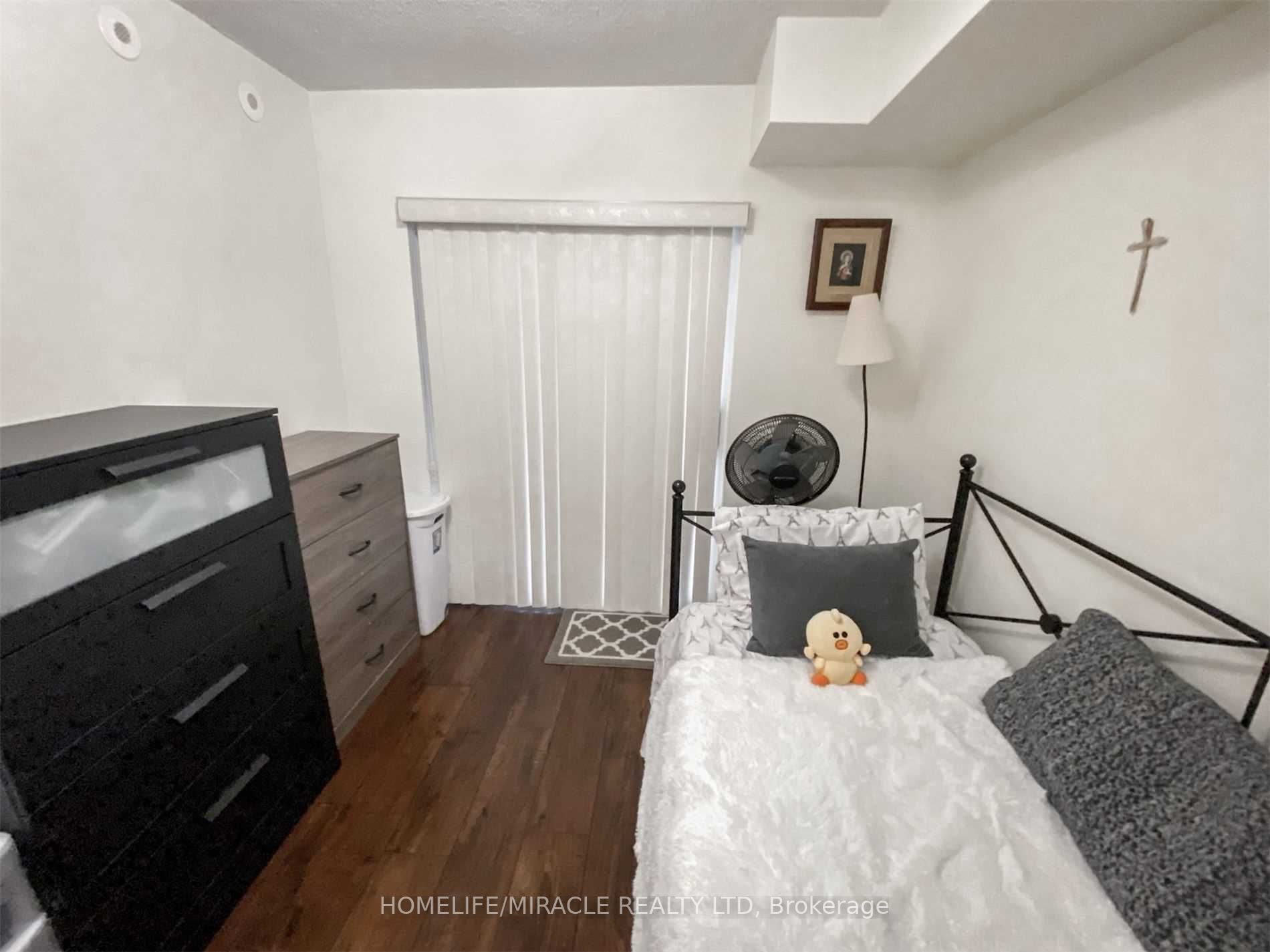 125 George Appleton Way, #1004