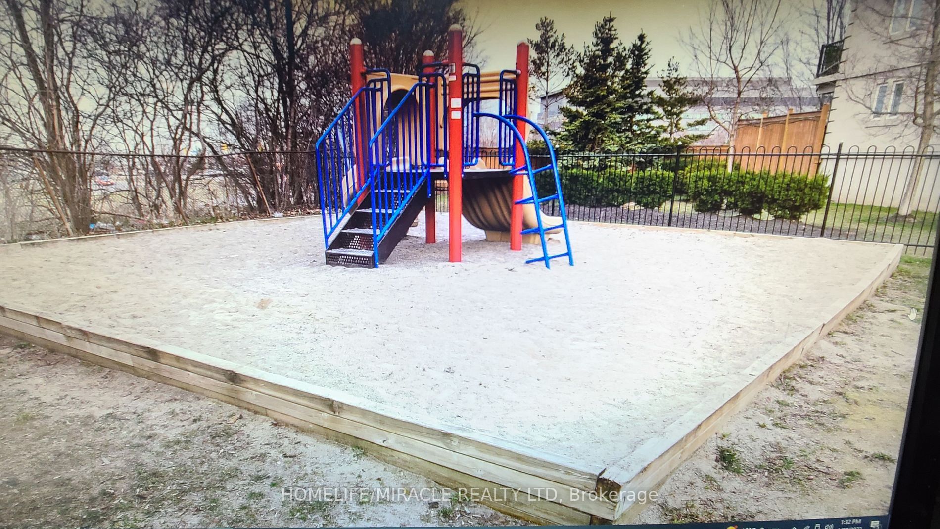 125 George Appleton Way, #1004