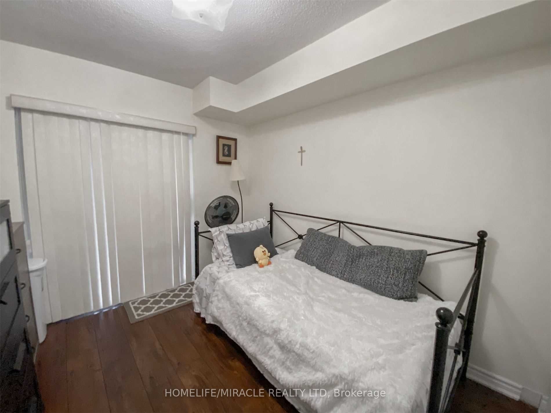 125 George Appleton Way, #1004
