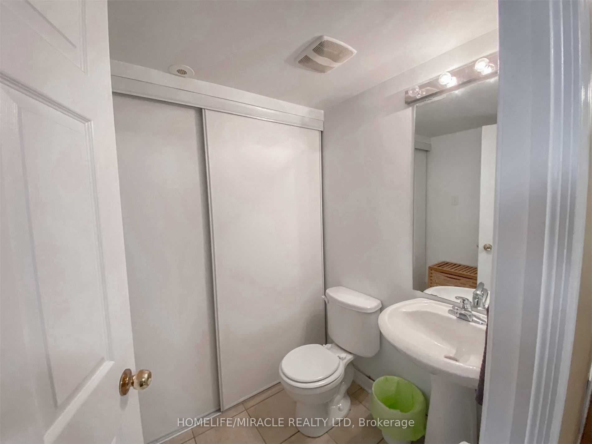 125 George Appleton Way, #1004