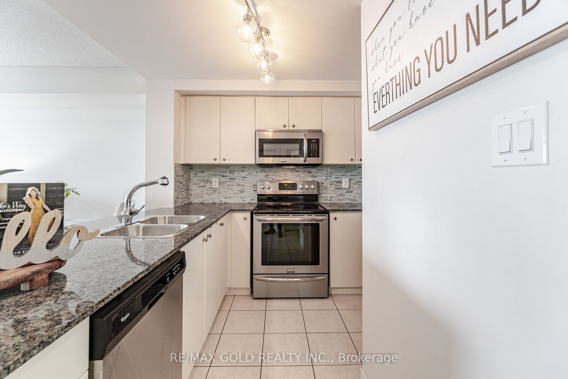 9 George St, #1608