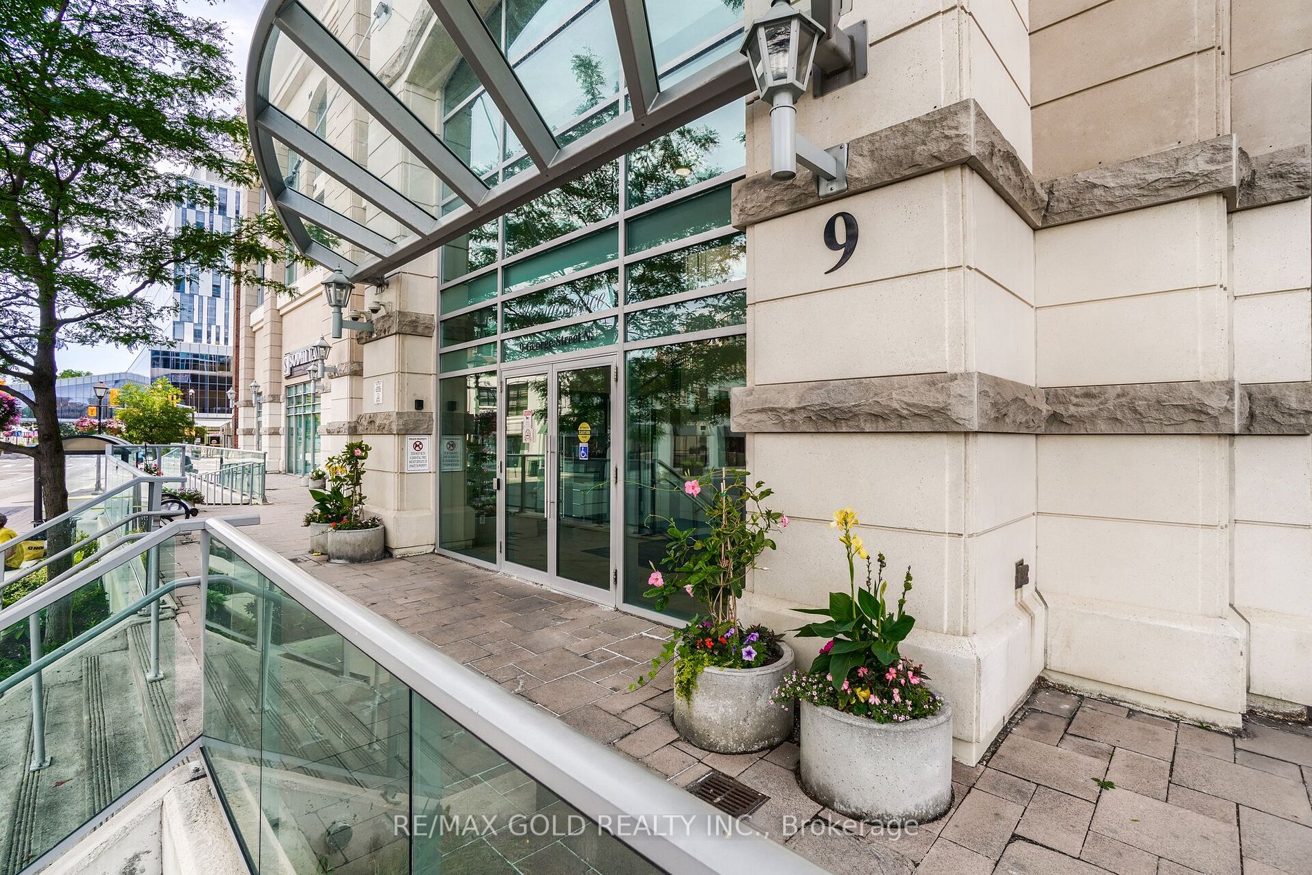 9 George St, #1608