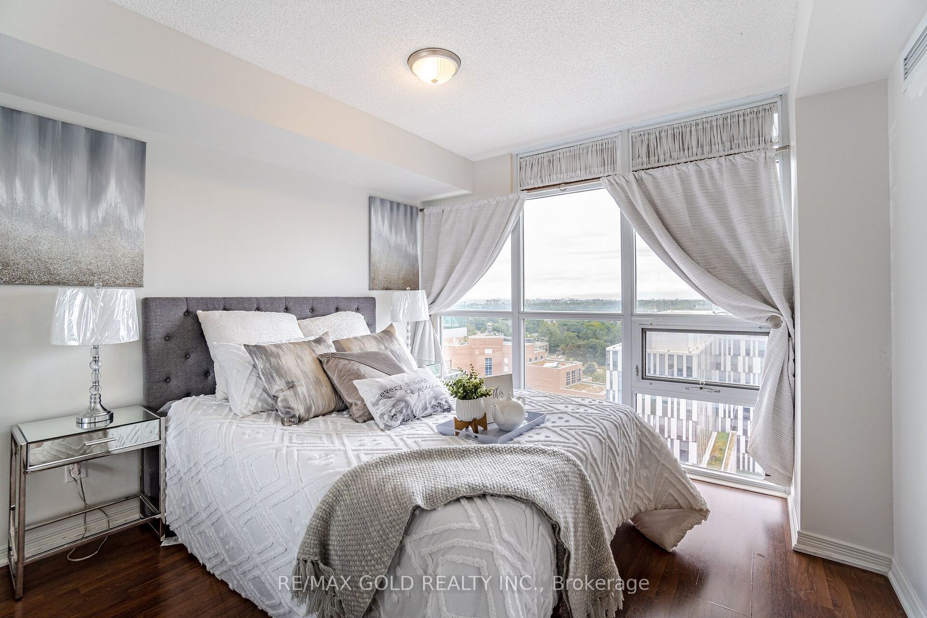 9 George St, #1608