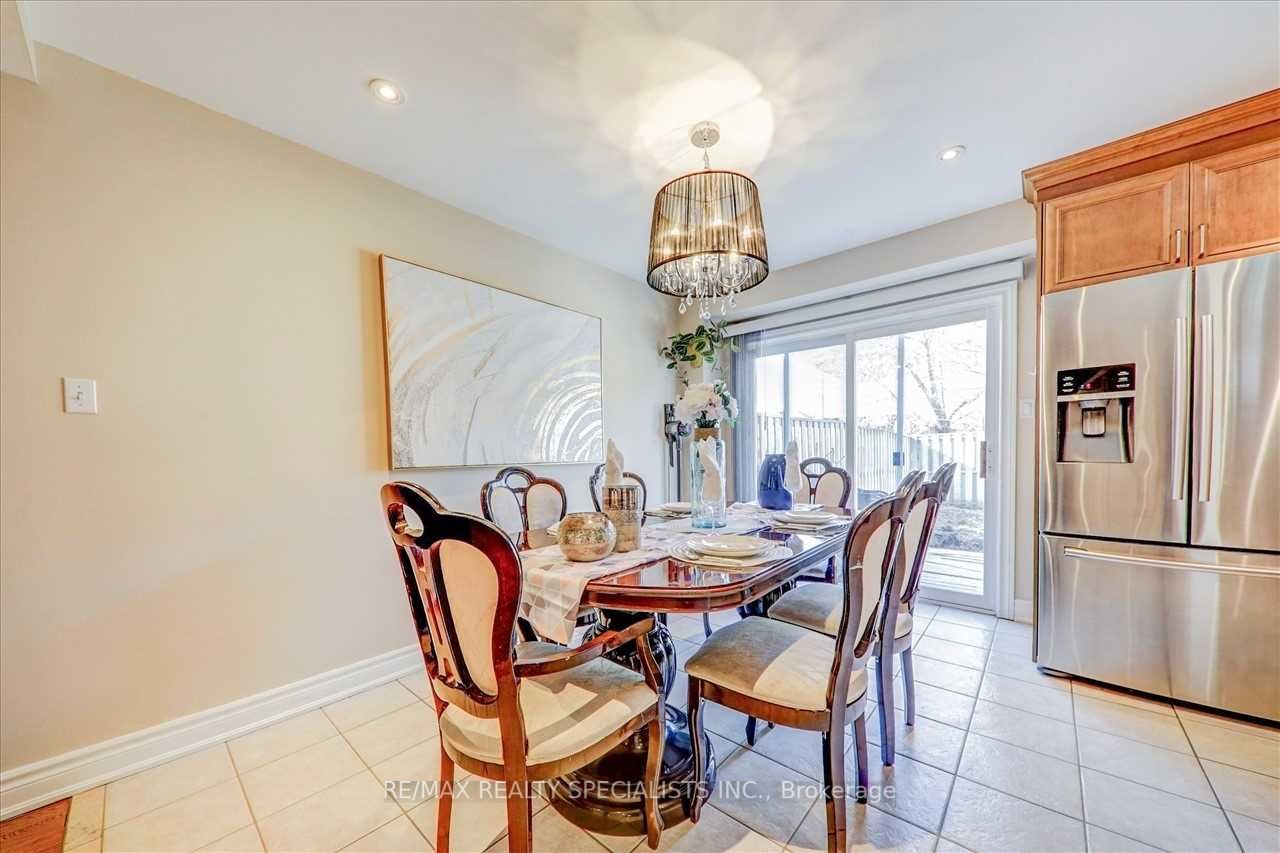 1062 Foxglove Pl, #Upper M