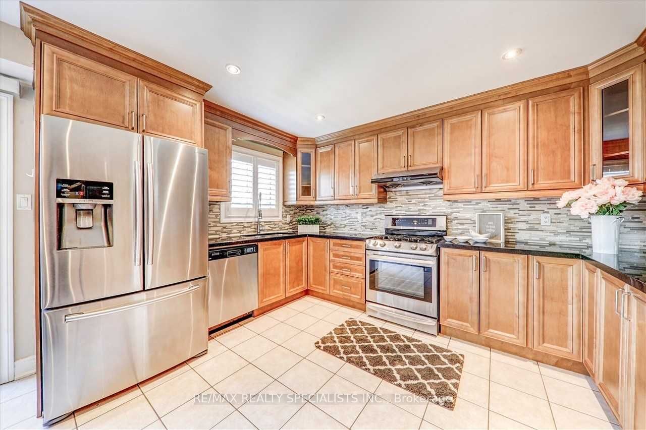 1062 Foxglove Pl, #Upper M