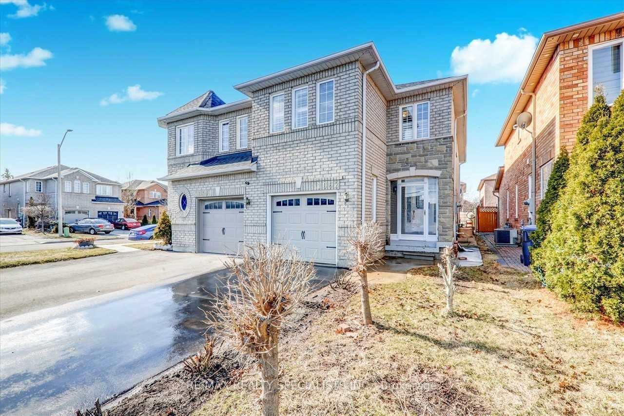 1062 Foxglove Pl, #Upper M