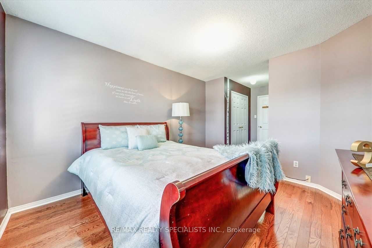 1062 Foxglove Pl, #Upper M