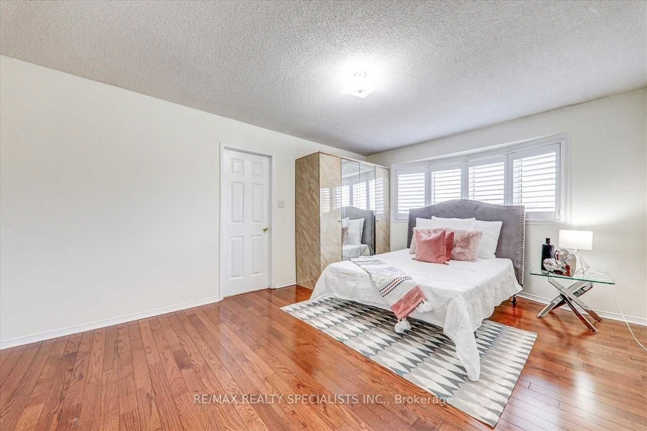 1062 Foxglove Pl, #Upper M