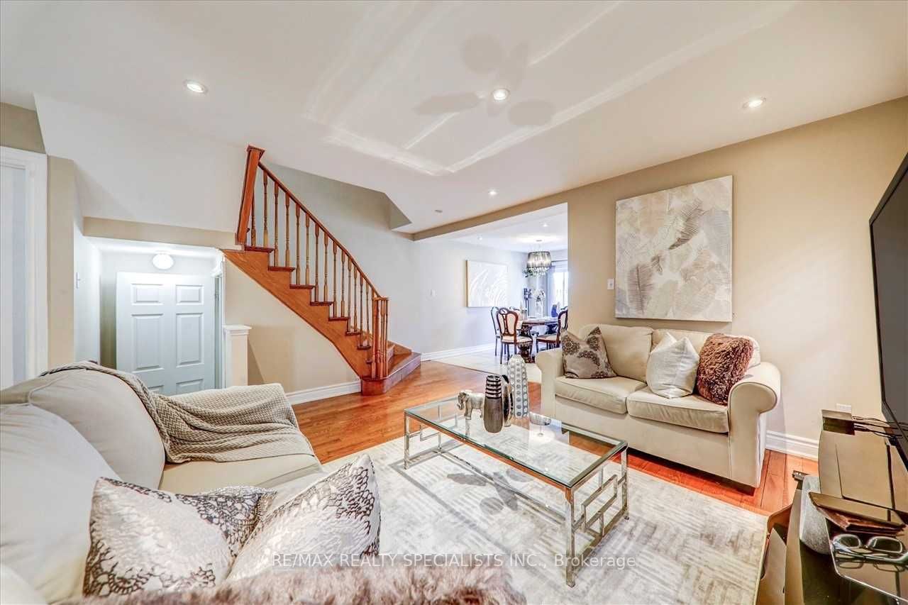 1062 Foxglove Pl, #Upper M