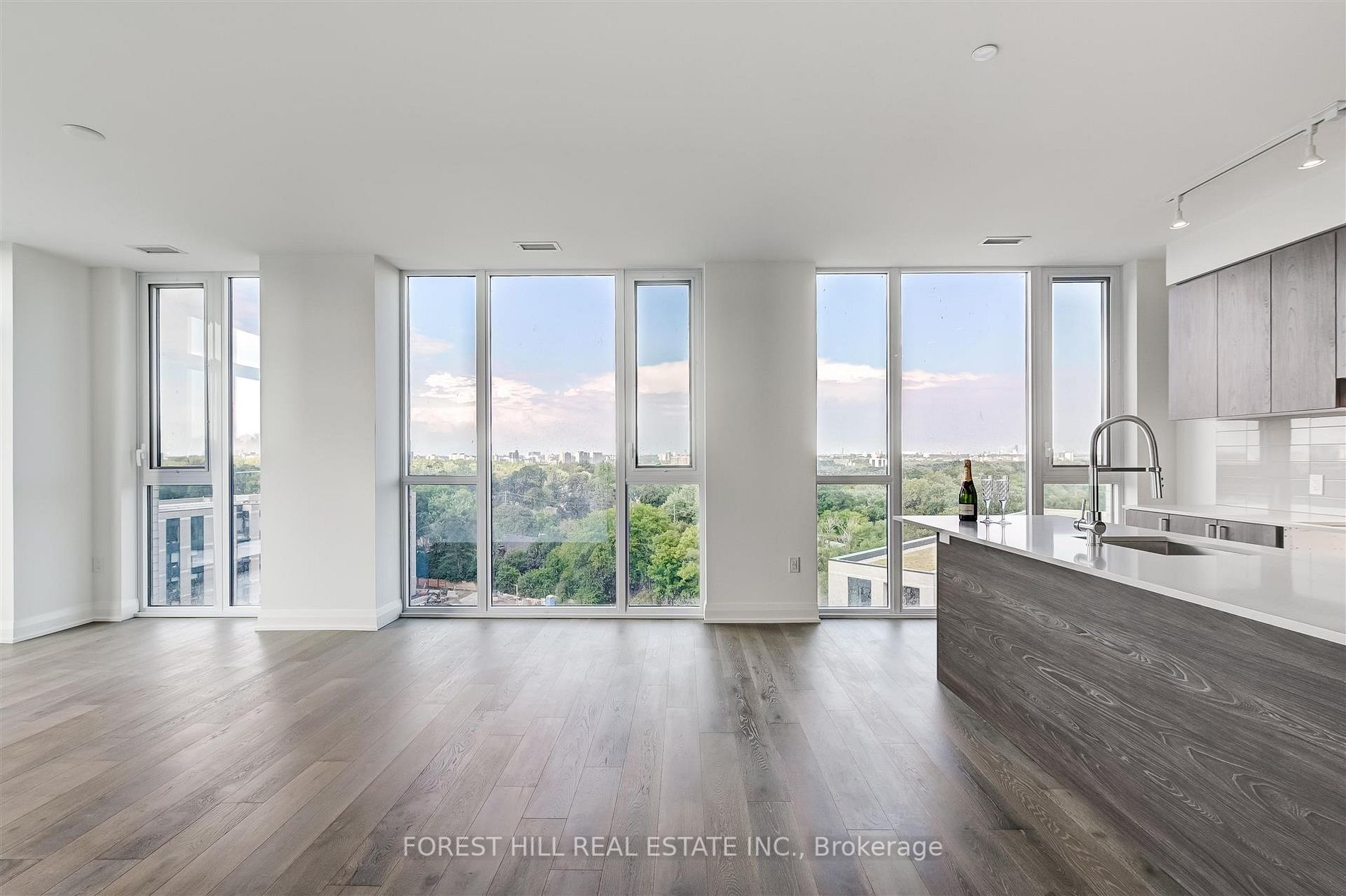 293 The Kingsway, #905