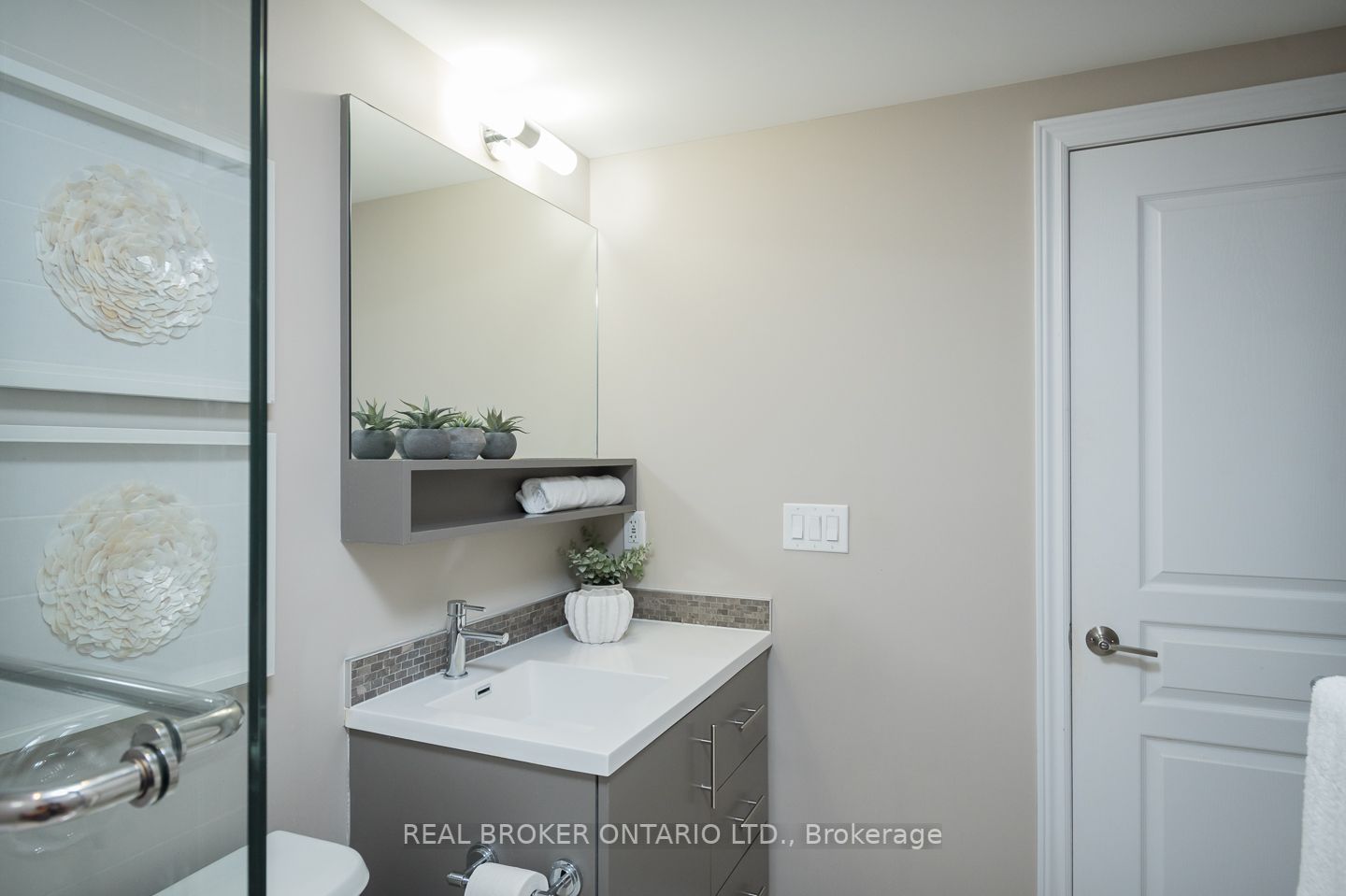 457 Plains Rd E, #208