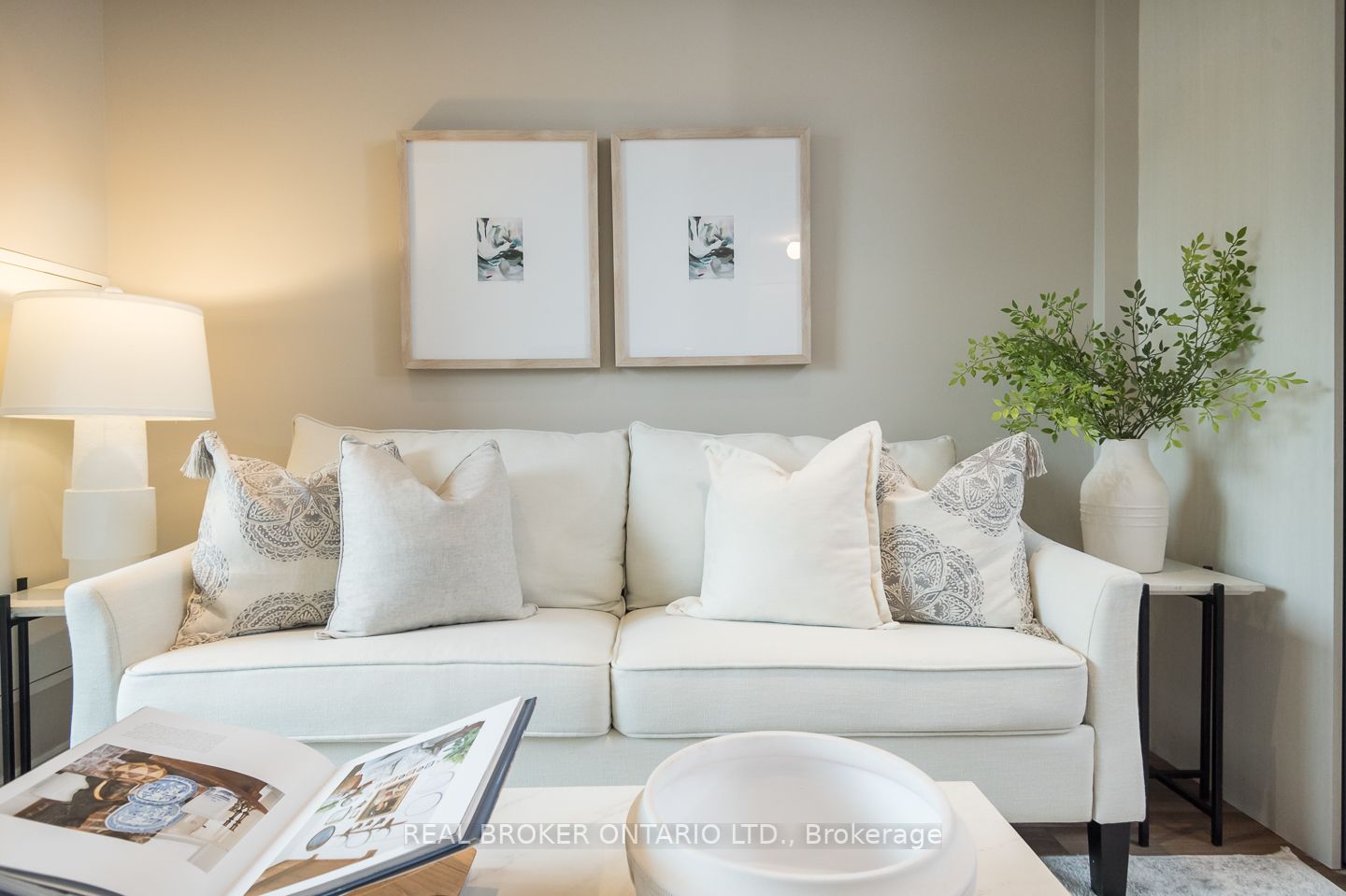 457 Plains Rd E, #208