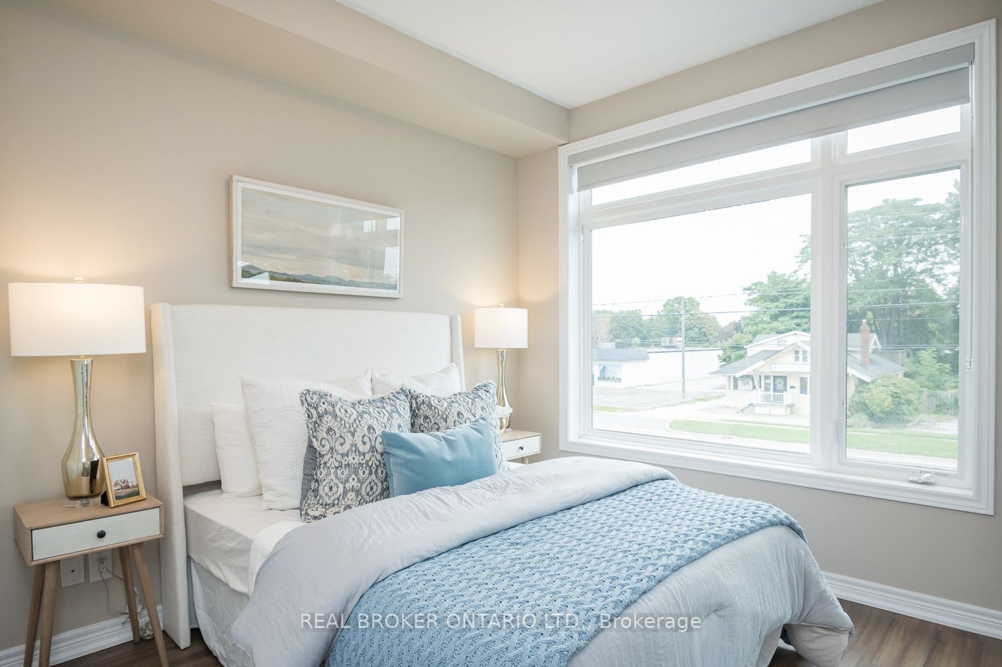 457 Plains Rd E, #208