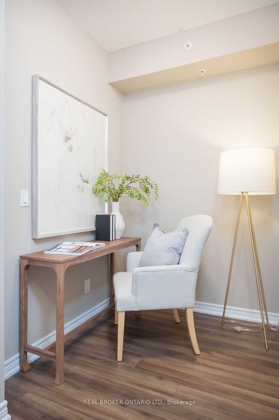 457 Plains Rd E, #208