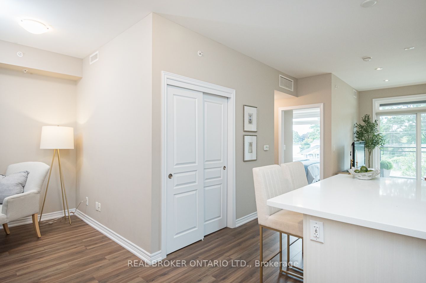 457 Plains Rd E, #208