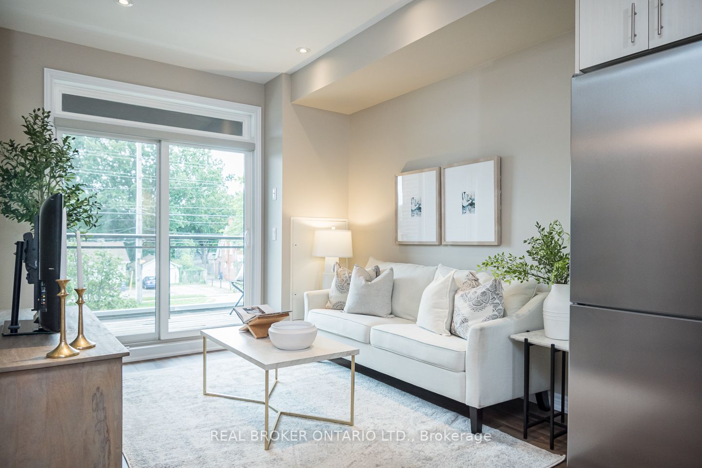 457 Plains Rd E, #208
