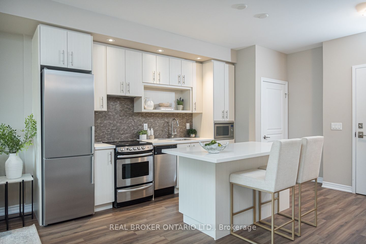 457 Plains Rd E, #208