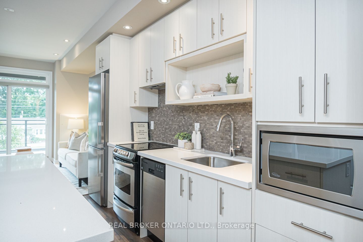 457 Plains Rd E, #208