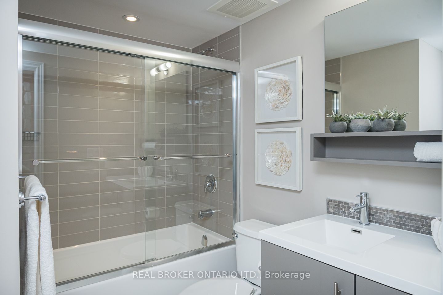 457 Plains Rd E, #208