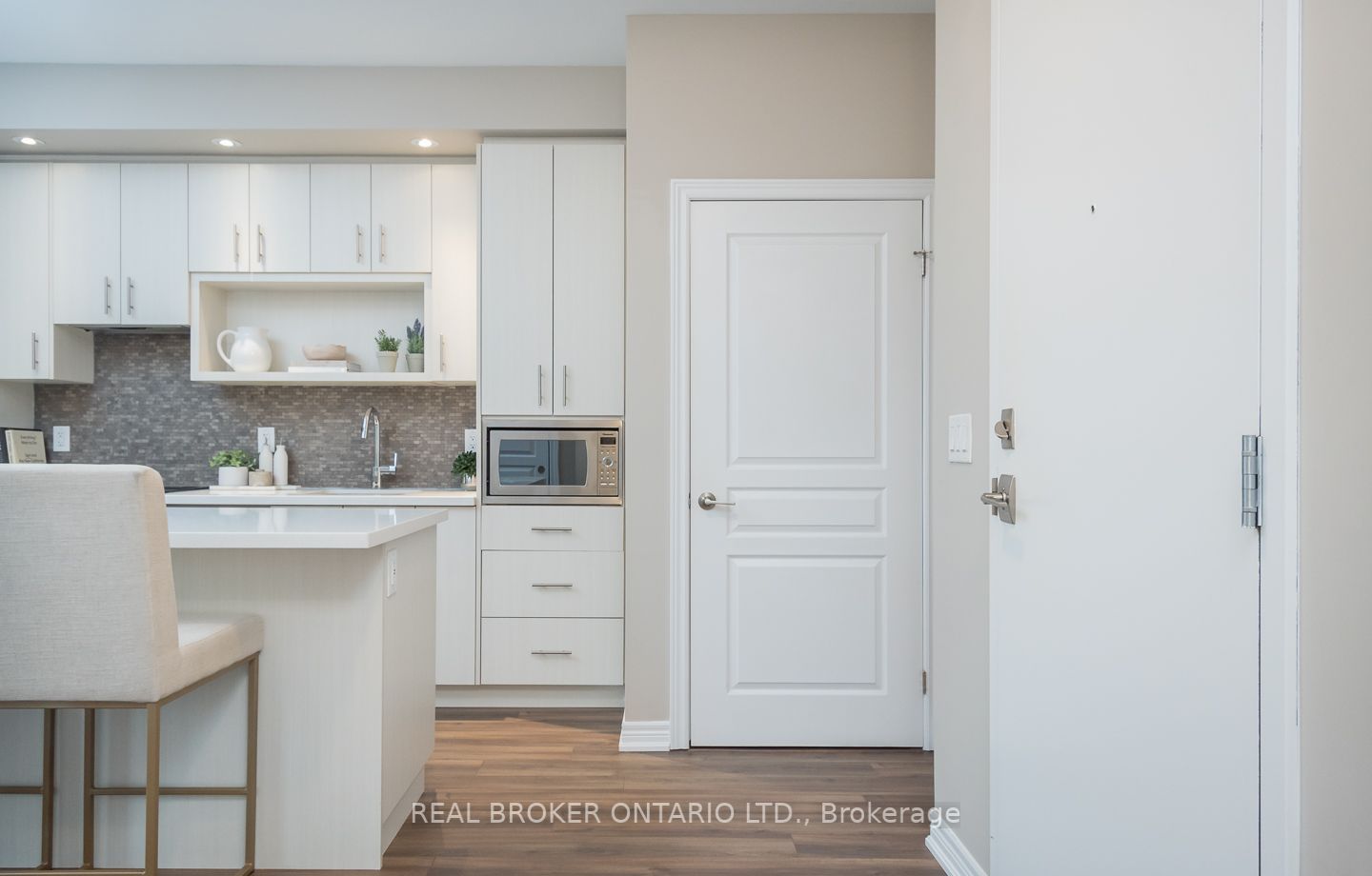 457 Plains Rd E, #208