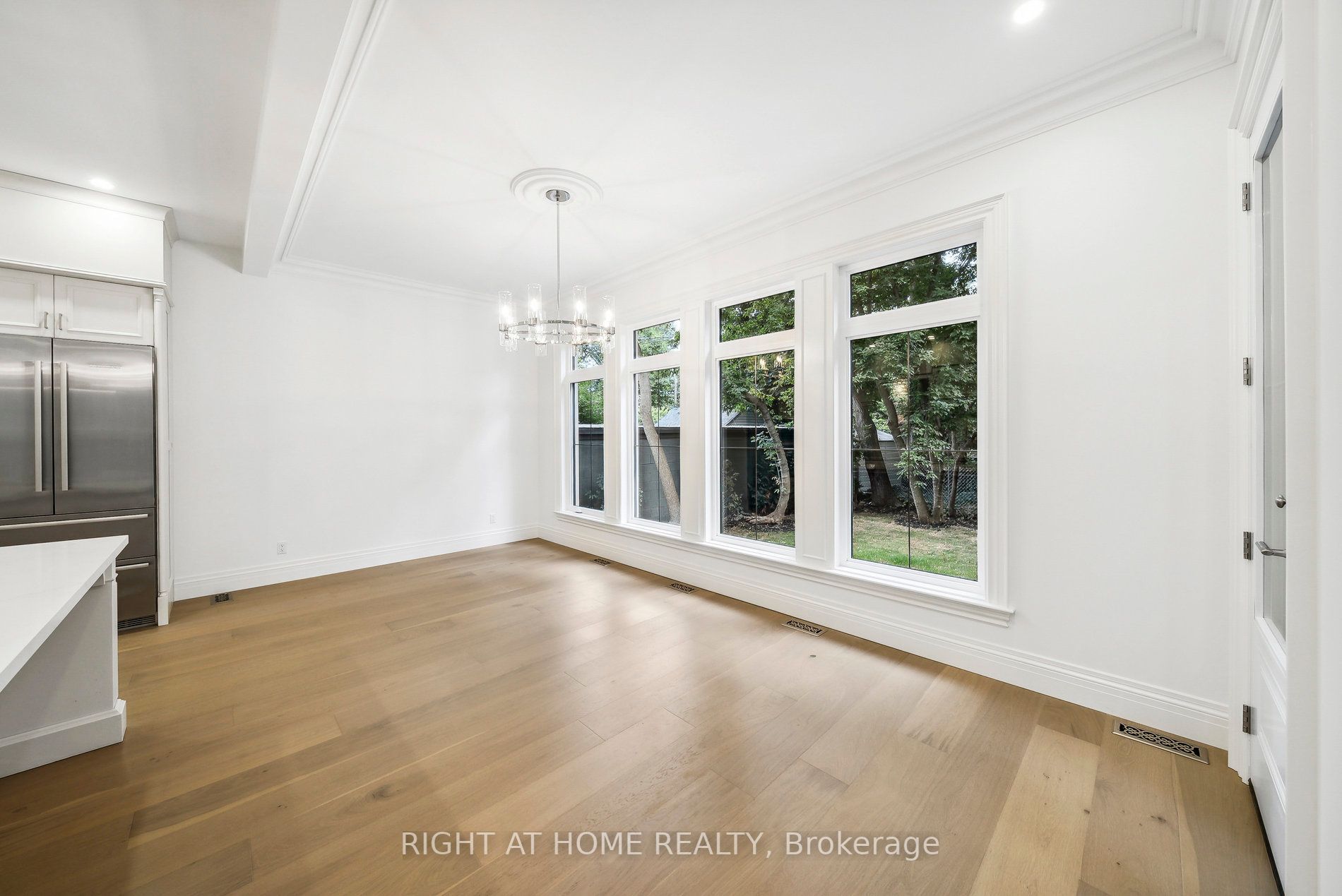 2409 Lakeshore Road