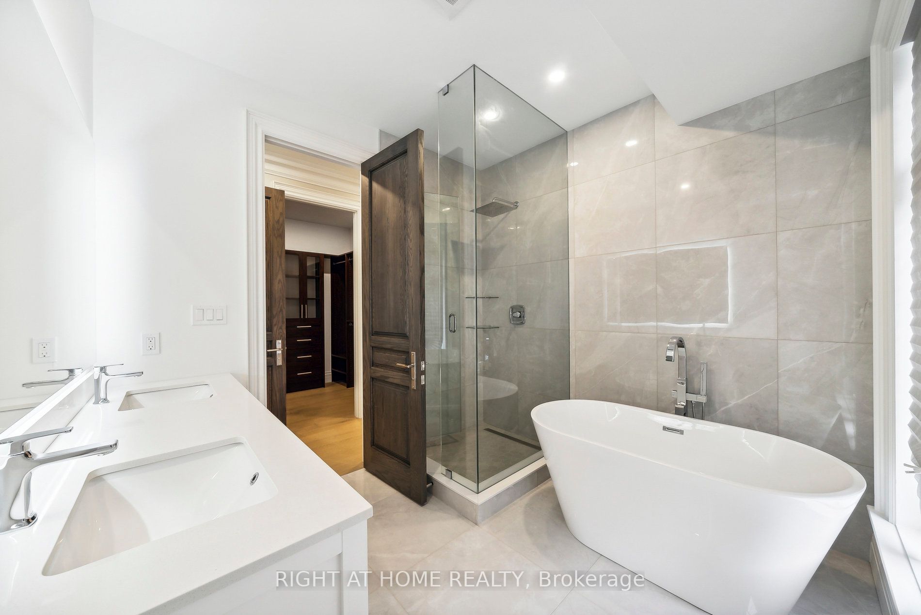 2409 Lakeshore Road