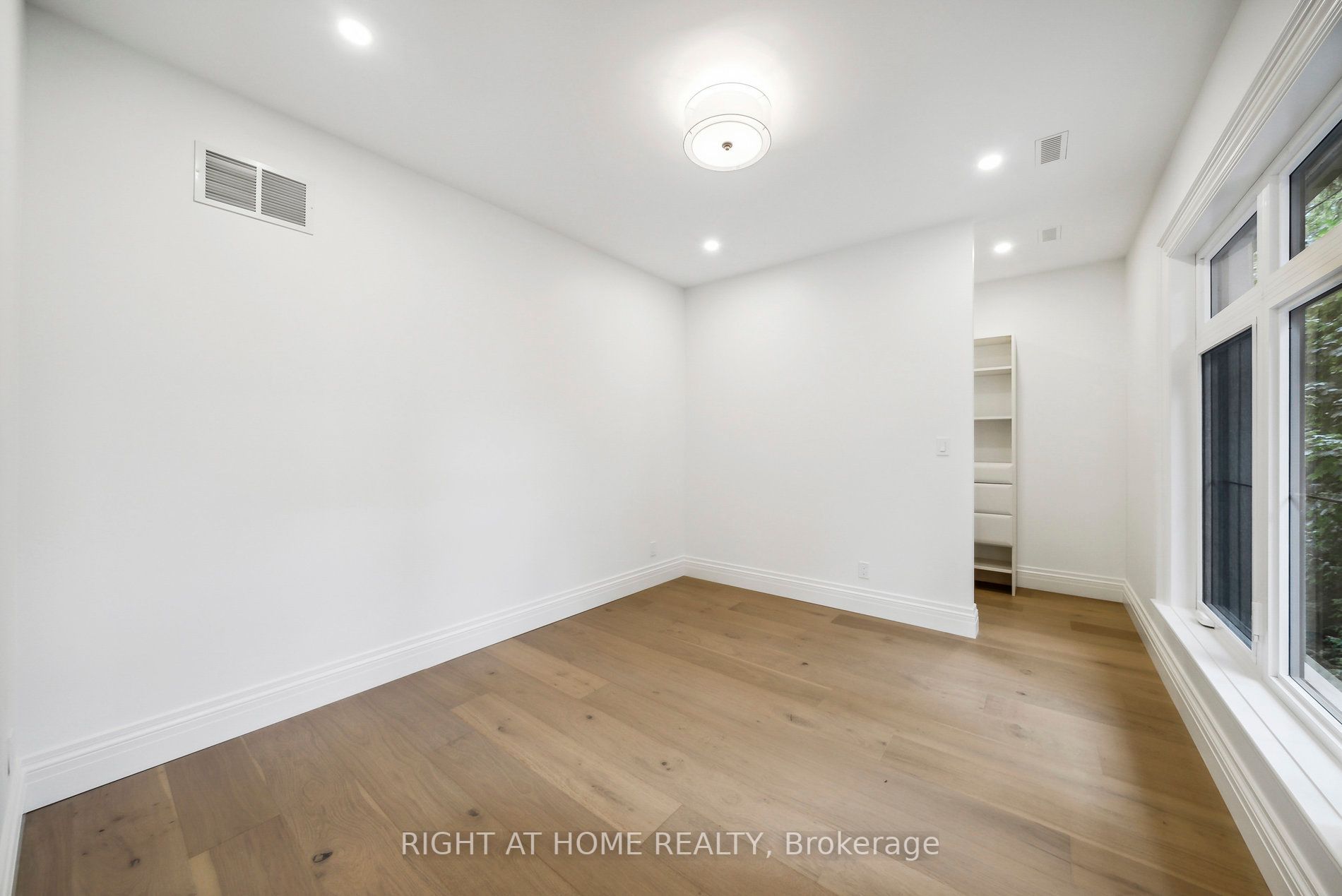 2409 Lakeshore Road