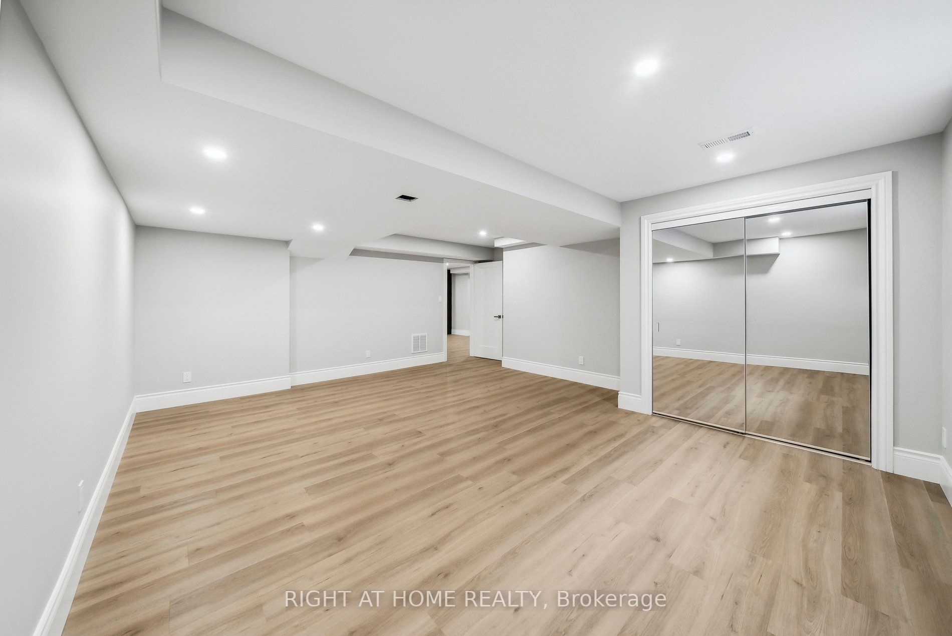 2409 Lakeshore Road