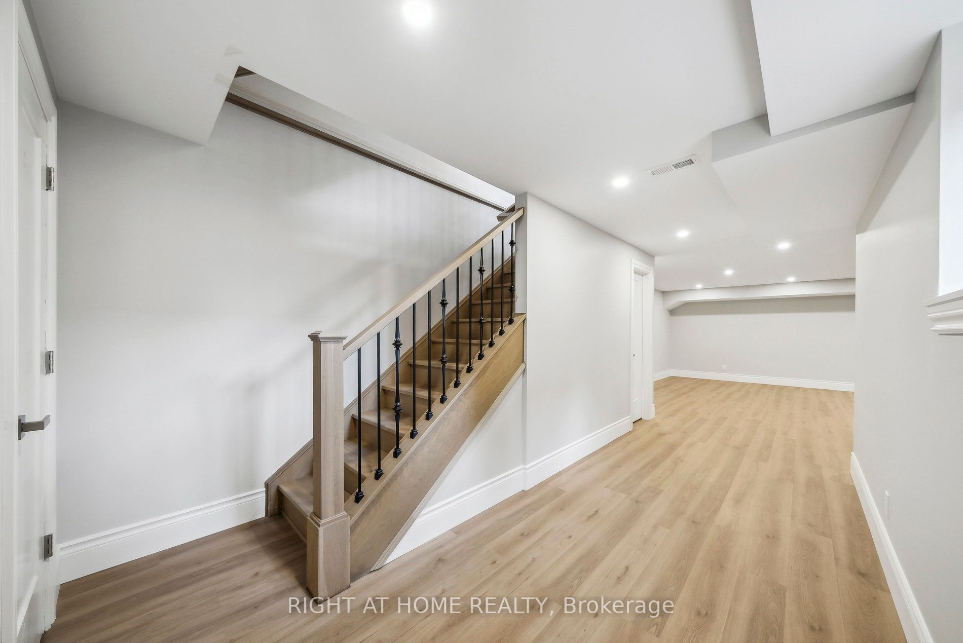 2409 Lakeshore Road