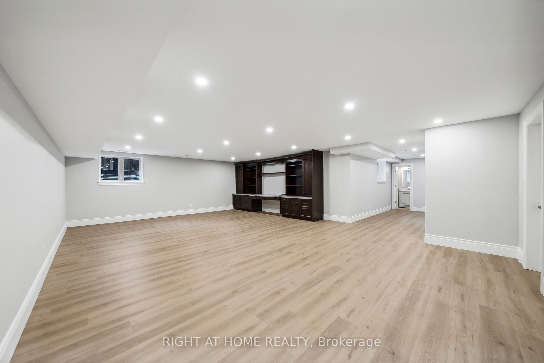 2409 Lakeshore Road