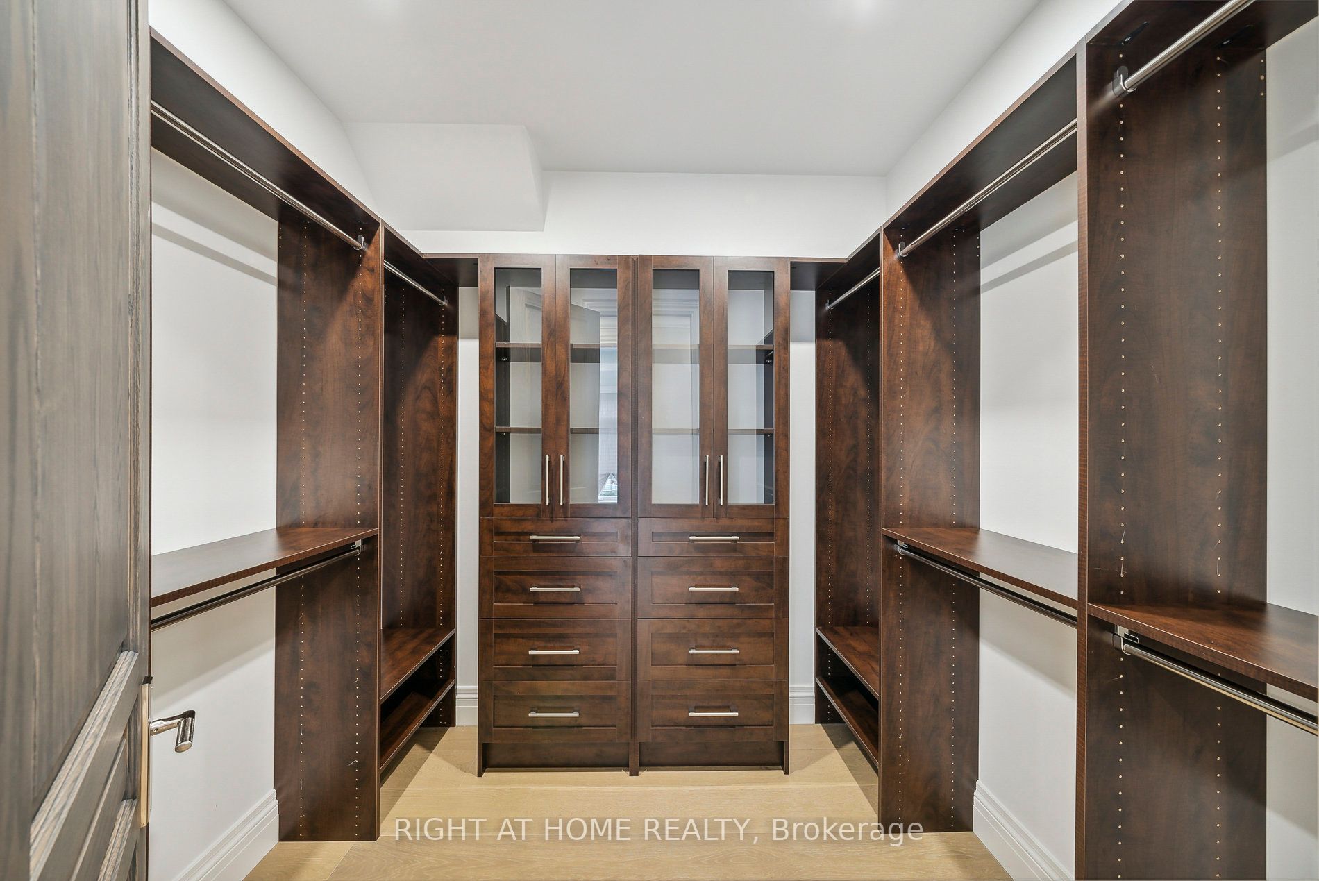 2409 Lakeshore Road