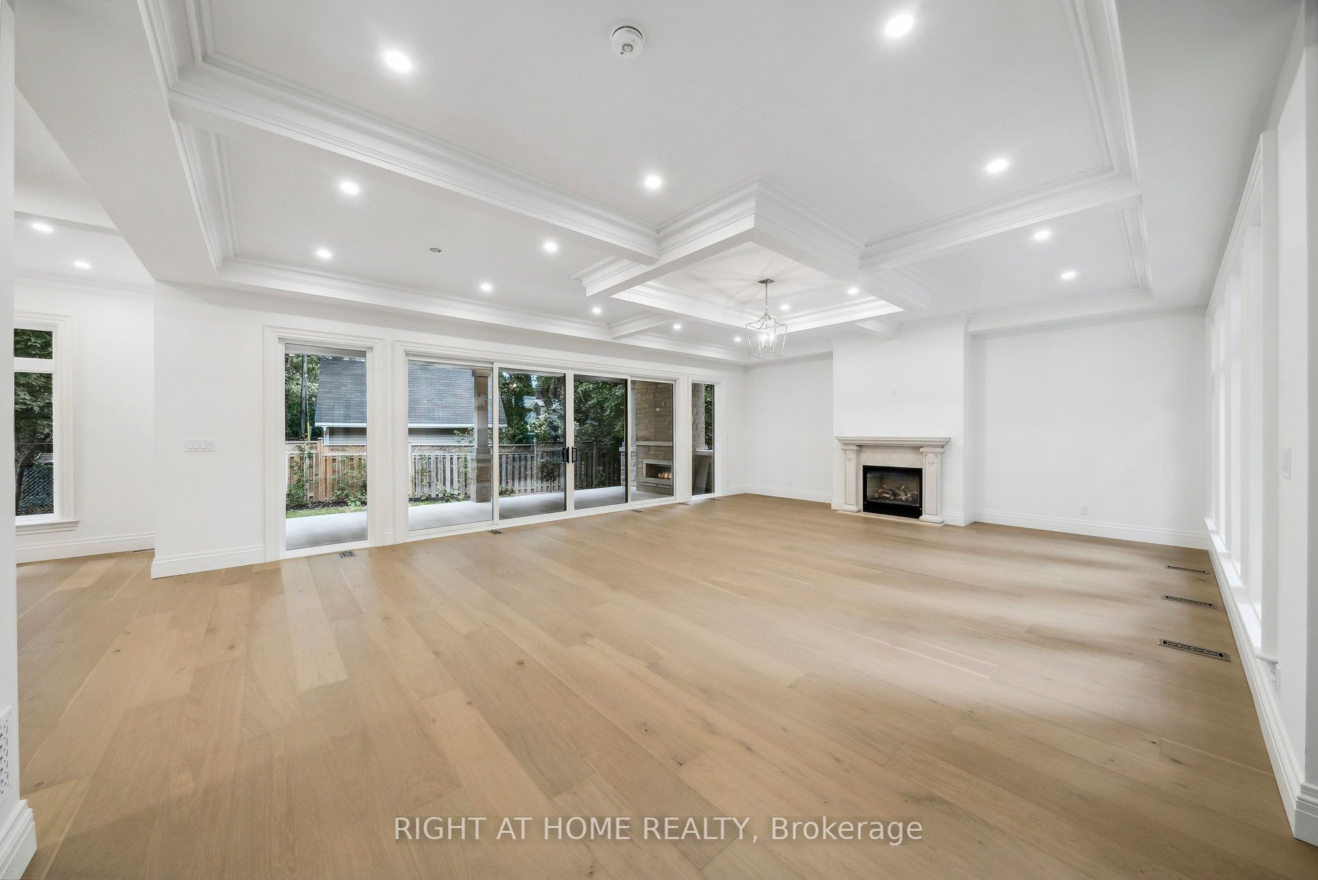 2409 Lakeshore Road