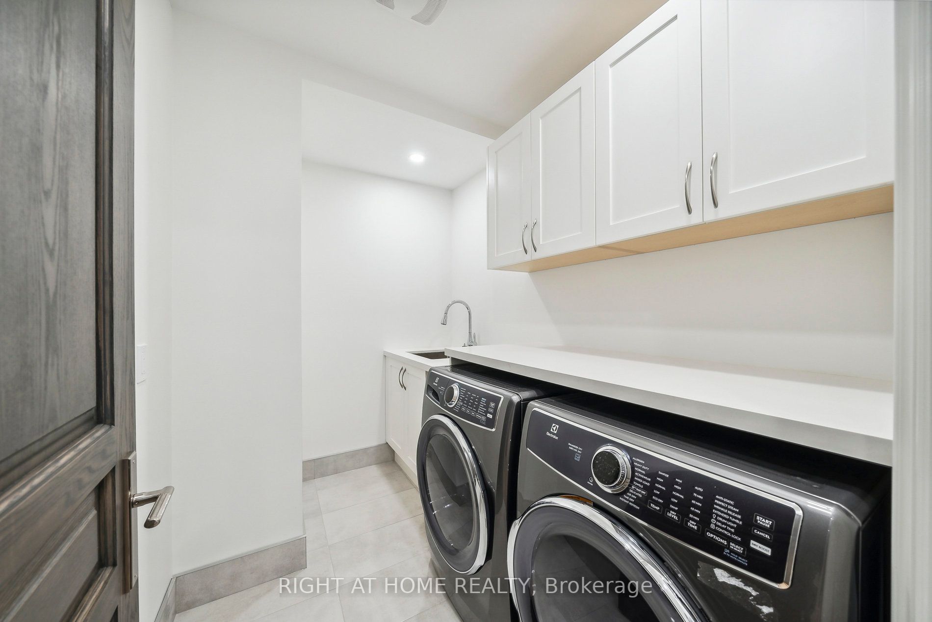2409 Lakeshore Road