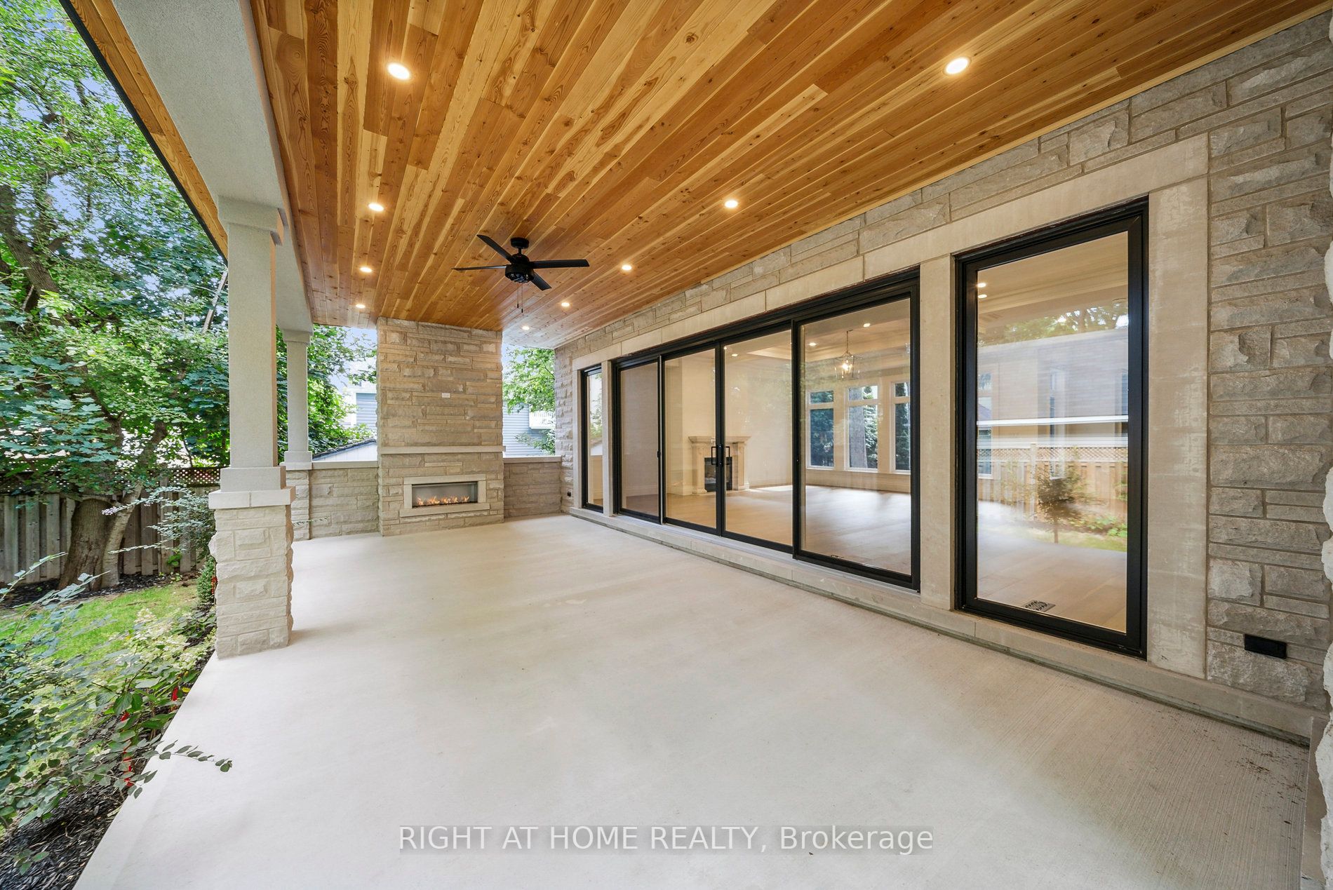 2409 Lakeshore Road
