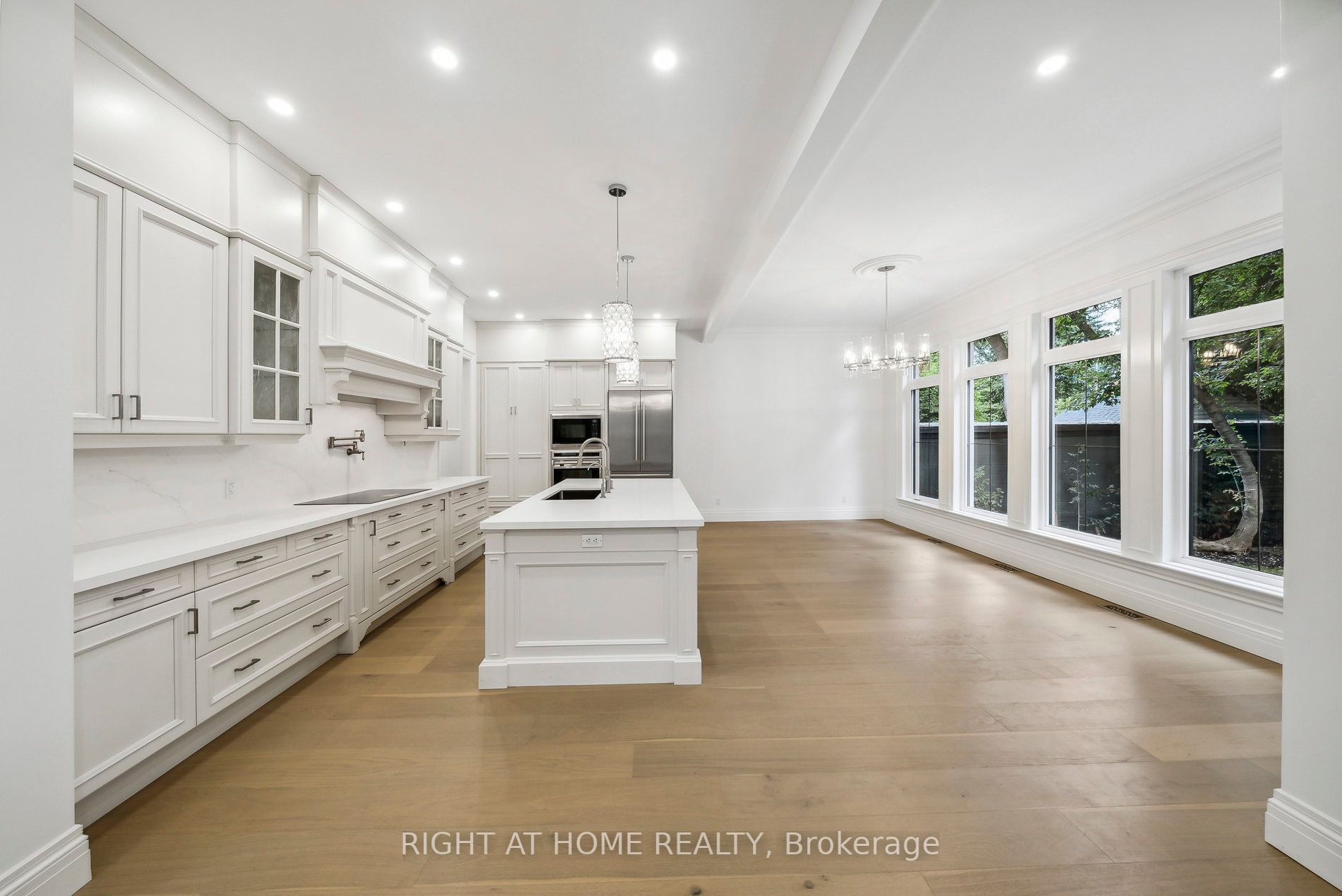 2409 Lakeshore Road