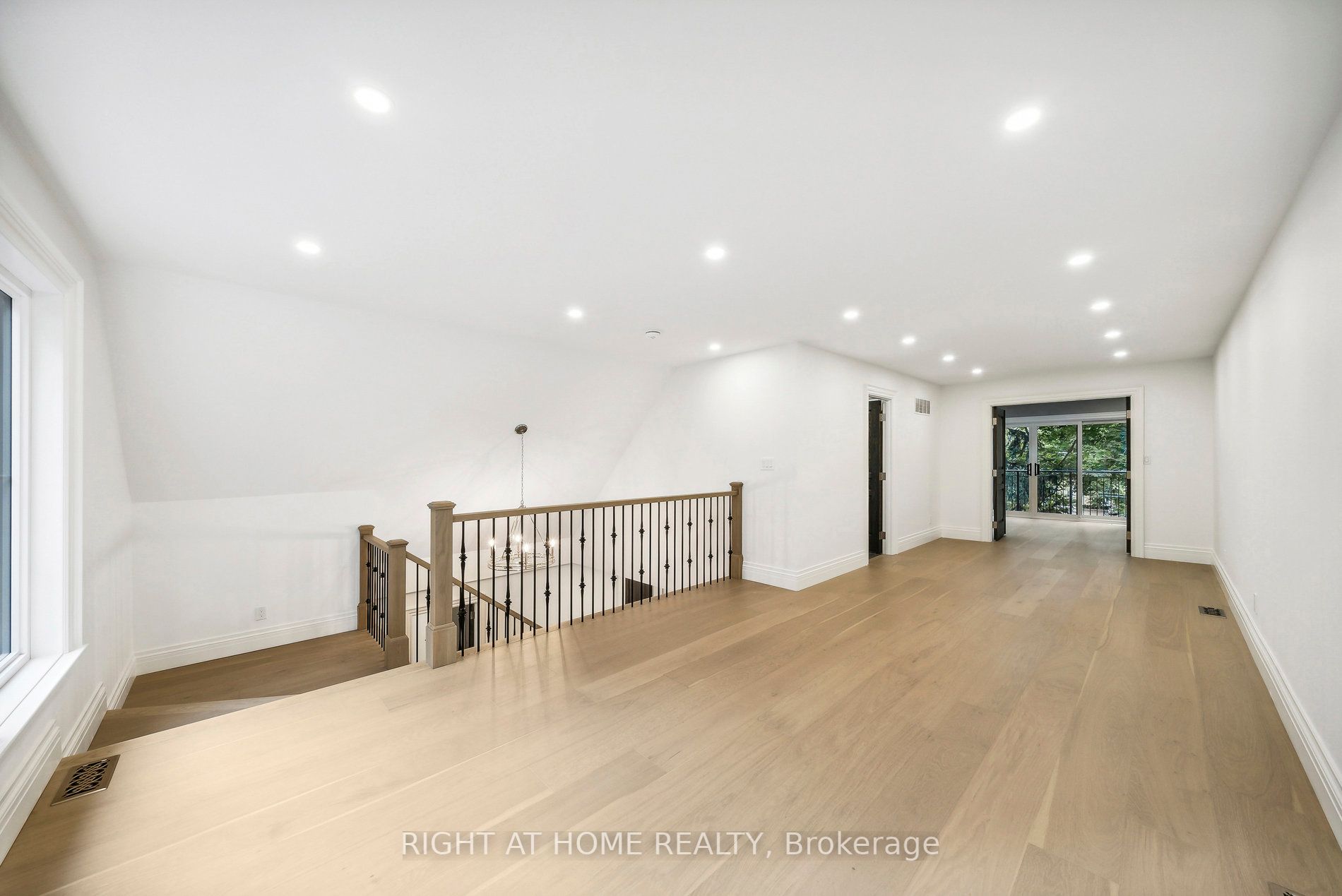 2409 Lakeshore Road