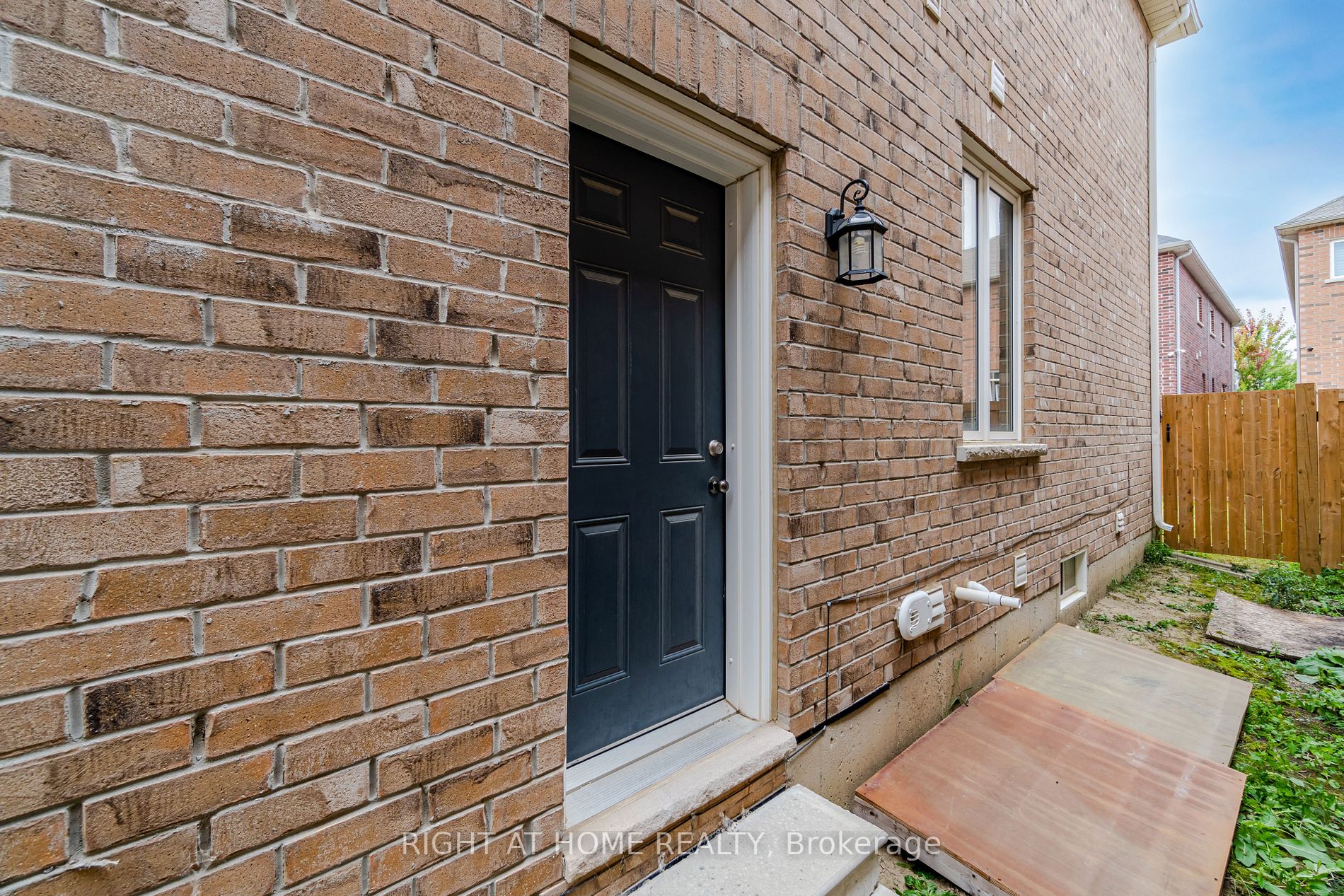 71 Baffin Cres