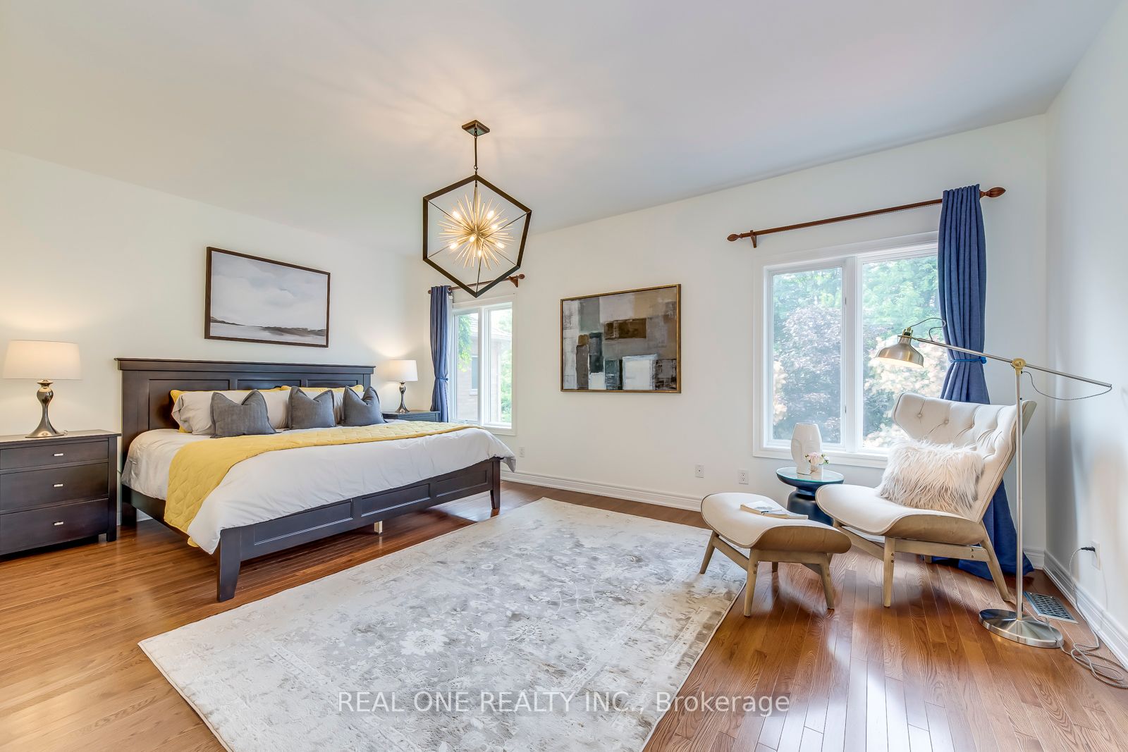 2242 Lyndhurst Dr