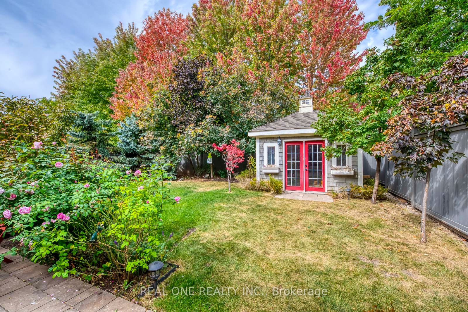 2242 Lyndhurst Dr