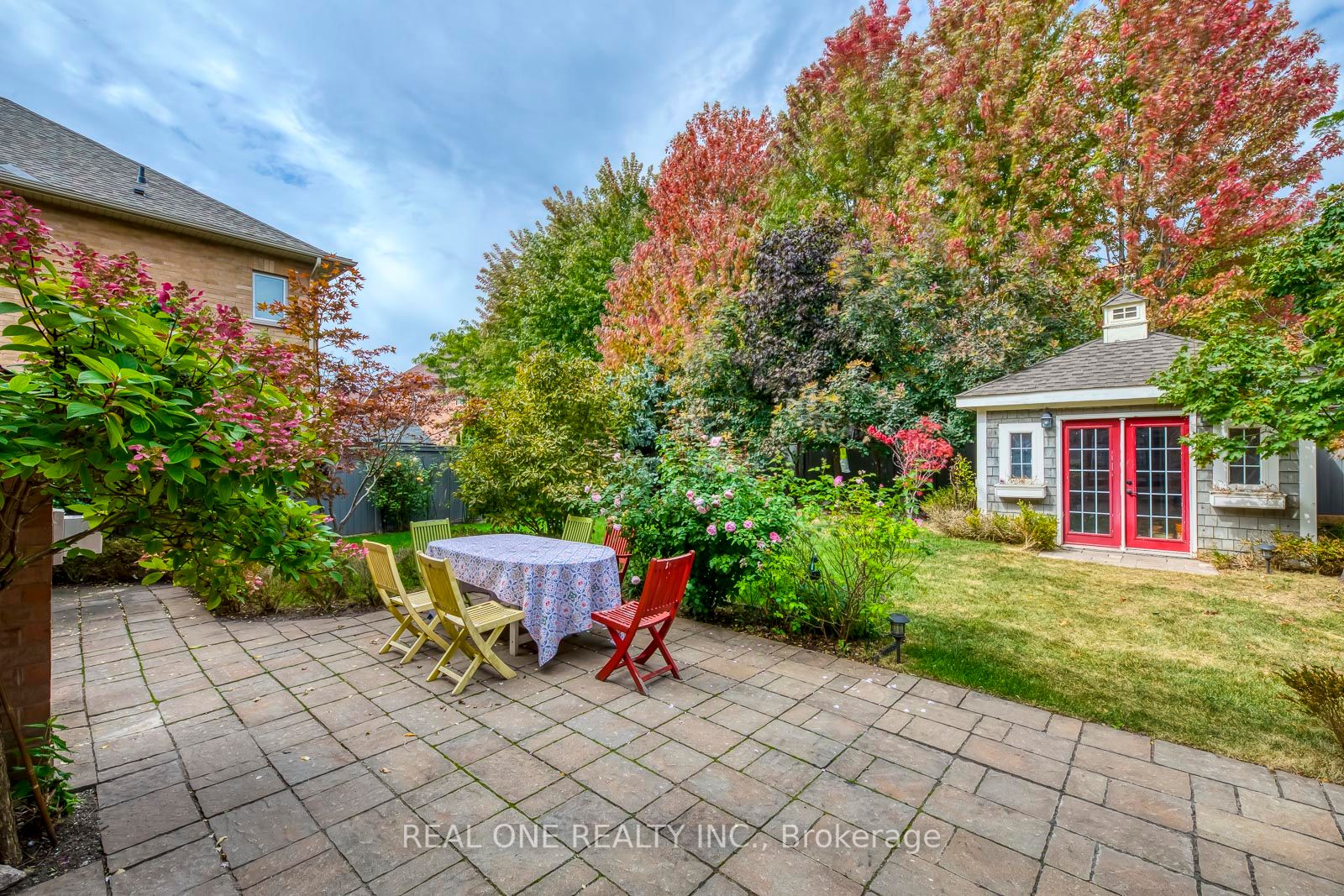 2242 Lyndhurst Dr