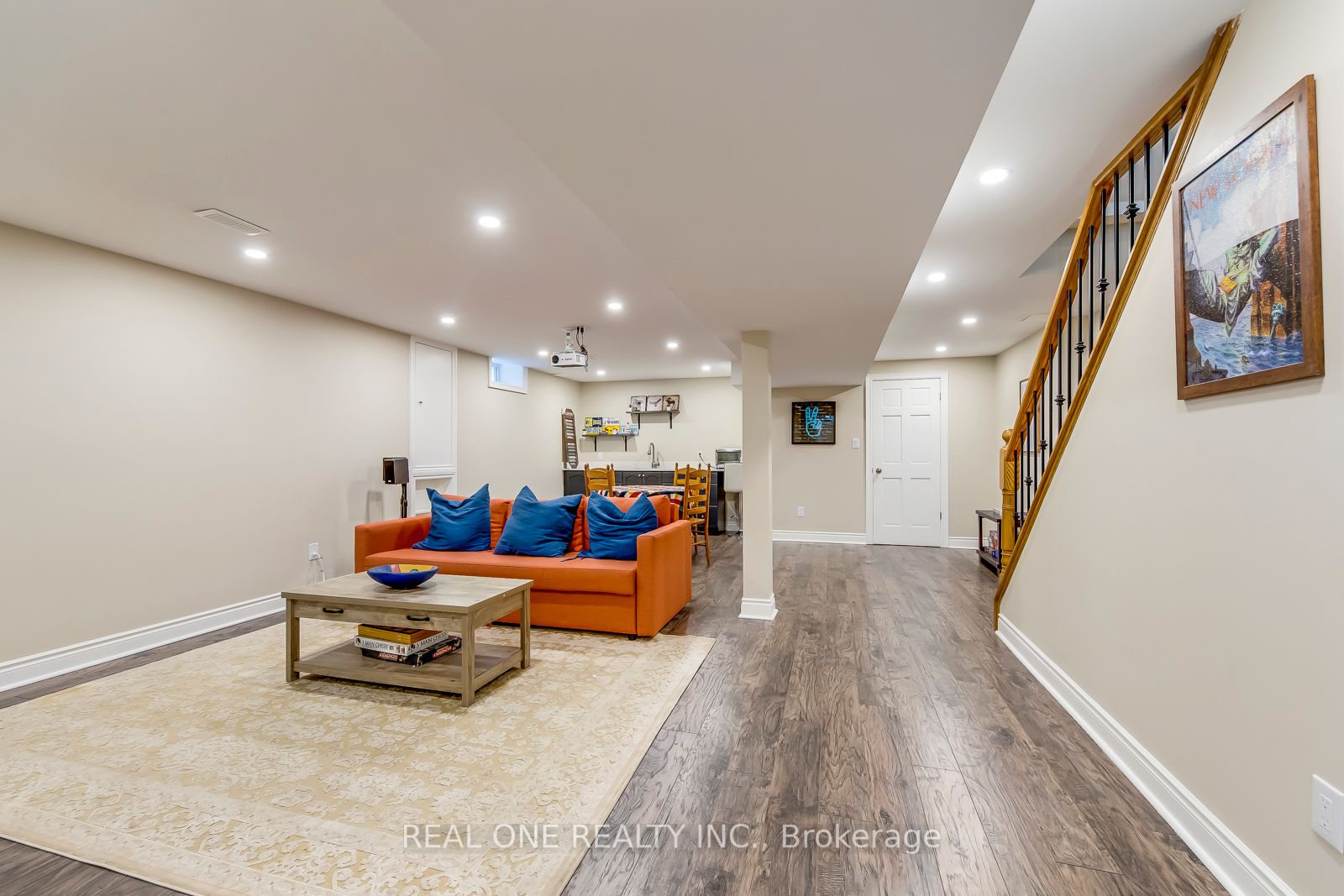 2242 Lyndhurst Dr